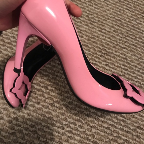 Roger Vivier heels in bubblegum pink! - Picture 3 of 5